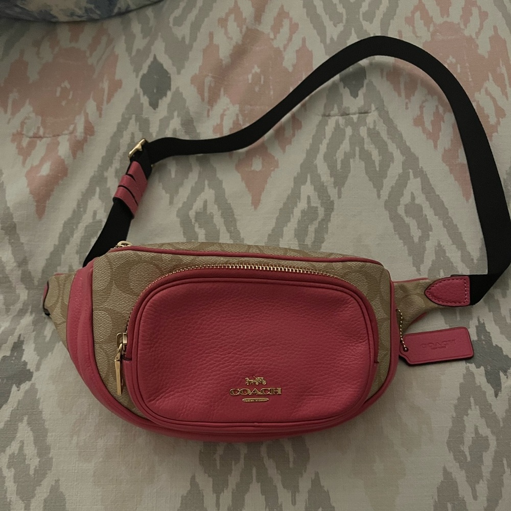 Belt bag Coach Original signature Coach Pink Used less than a Hand ✋🏼 Full